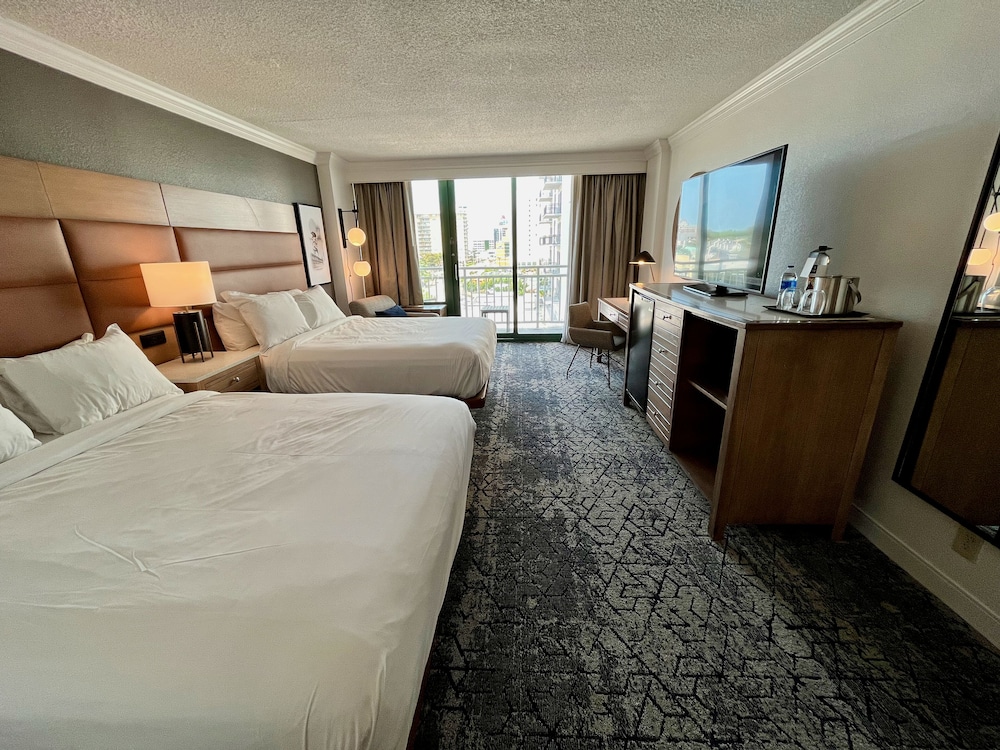 Room, 2 Queen Beds, Balcony, Partial Ocean View - Photo 3