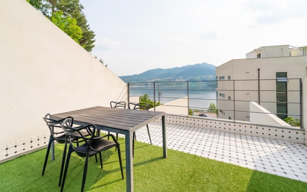 Room (POOLVILLA 103 (Duplex) (Random Room)) - Photo 5