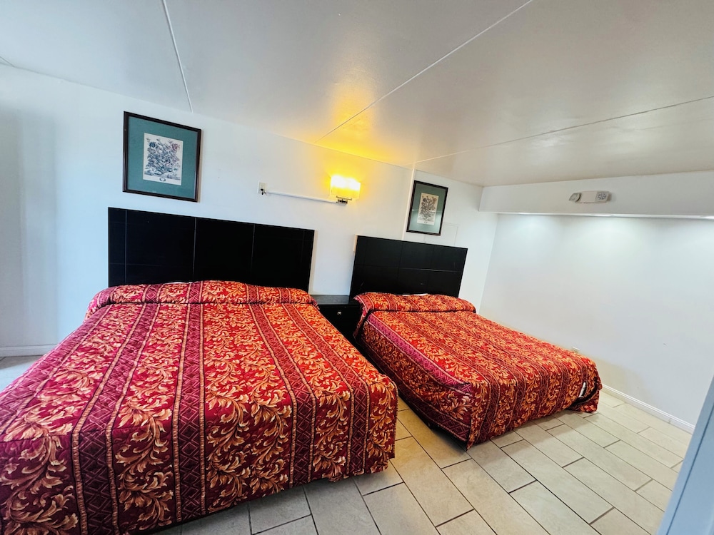 Suite - Photo 11