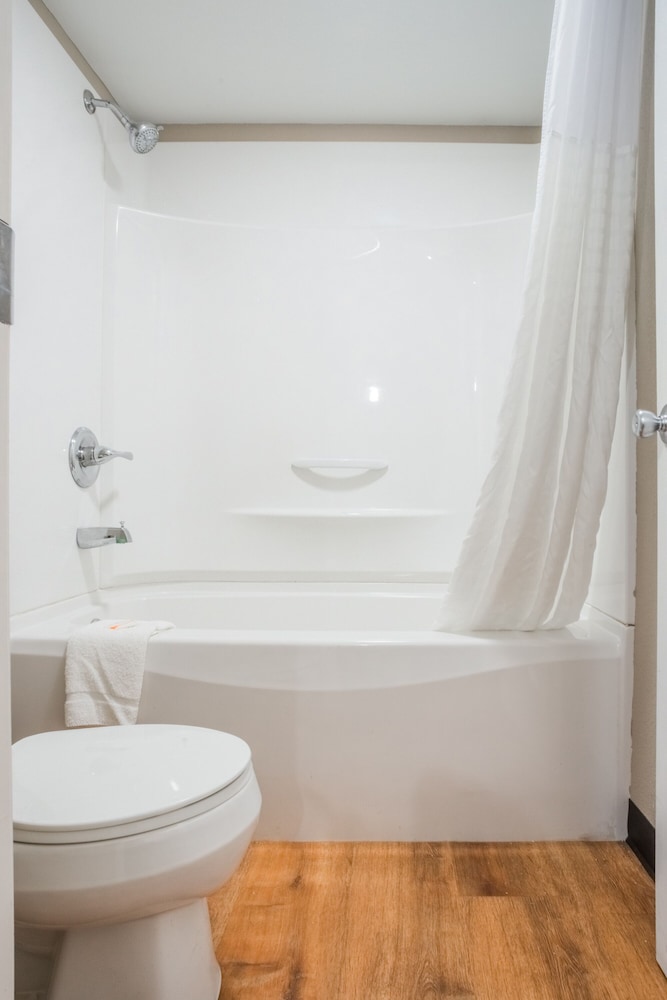 Room, 2 Queen Beds, Non Smoking (Oversized Room) - Photo 7