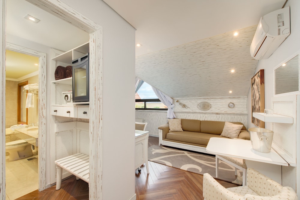 Junior Suite - Photo 1