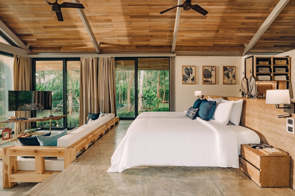 One-Bedroom Reserve Pool Villa with Round-Trip Boat Transfer photo 2