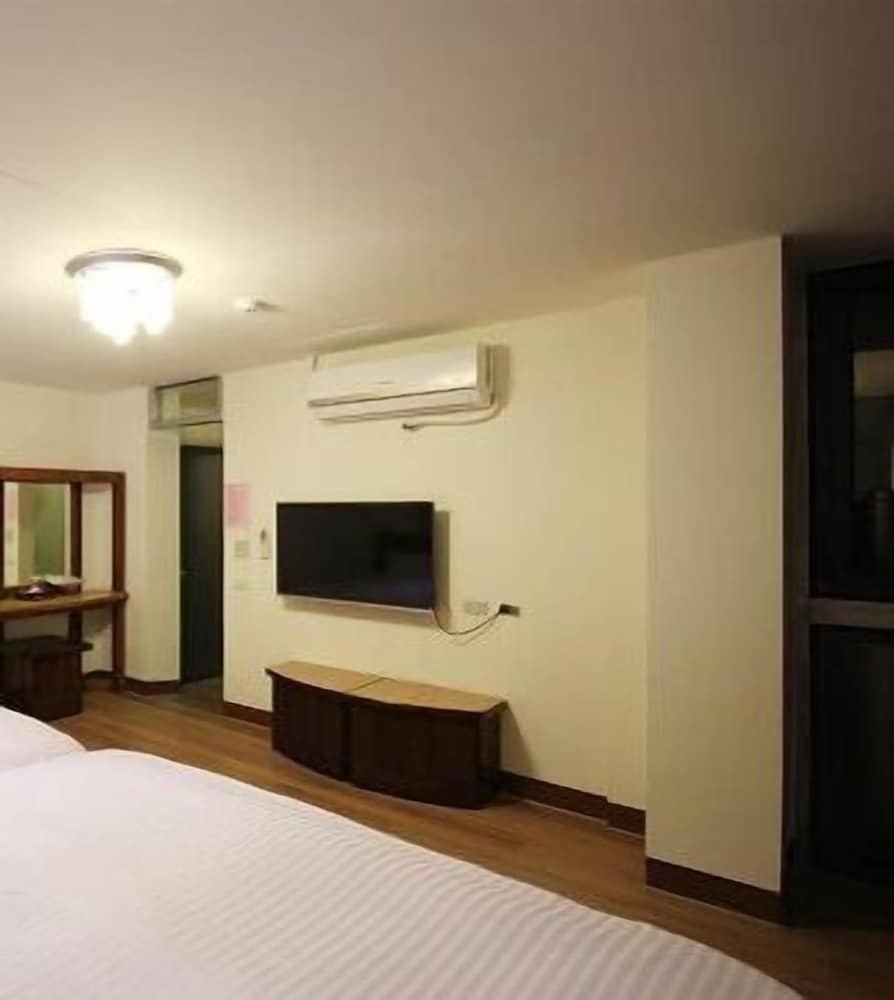 Standard Quadruple Room, 2 Double Beds (L) photo 3