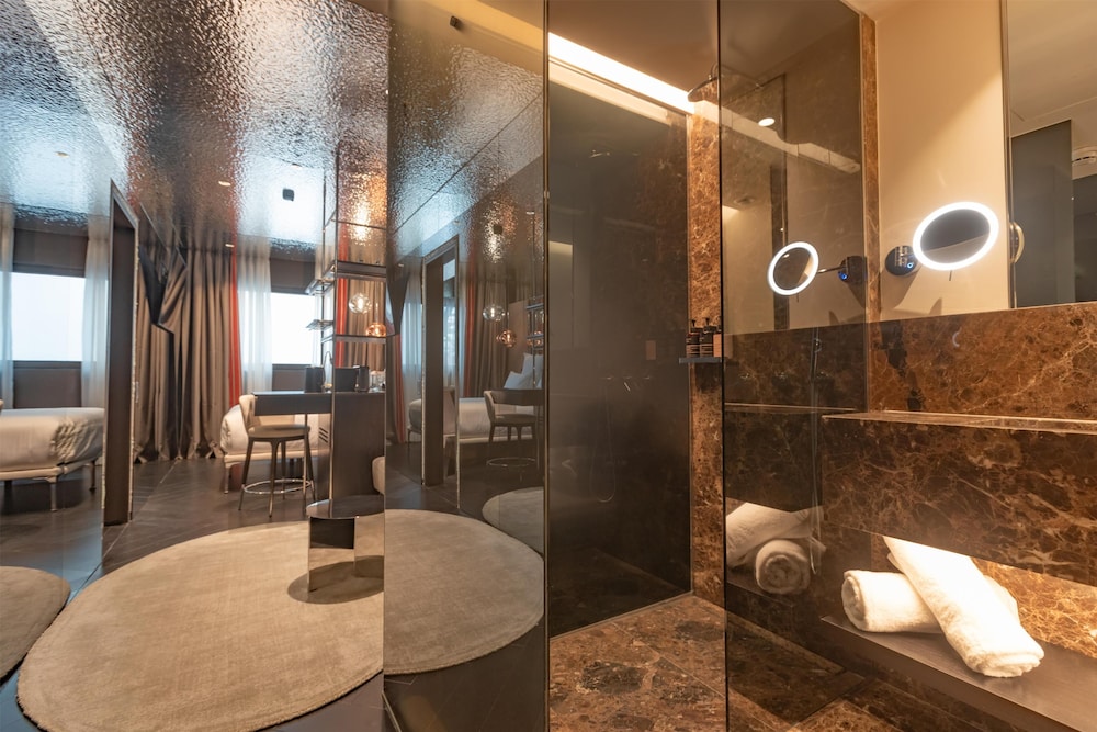 Suite, 1 Bedroom thumbnail 6