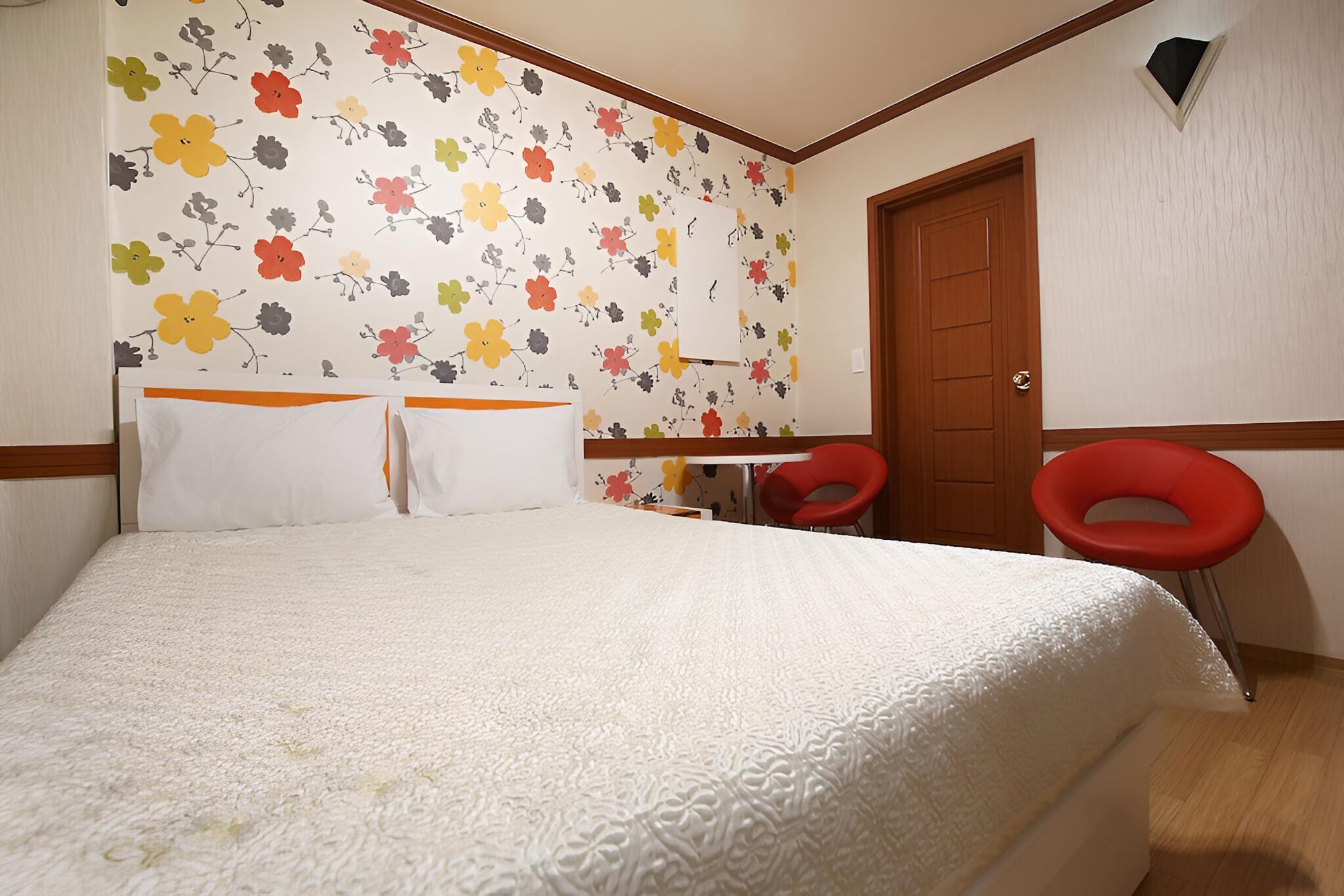 Room (Standard Room B type) - Photo 5