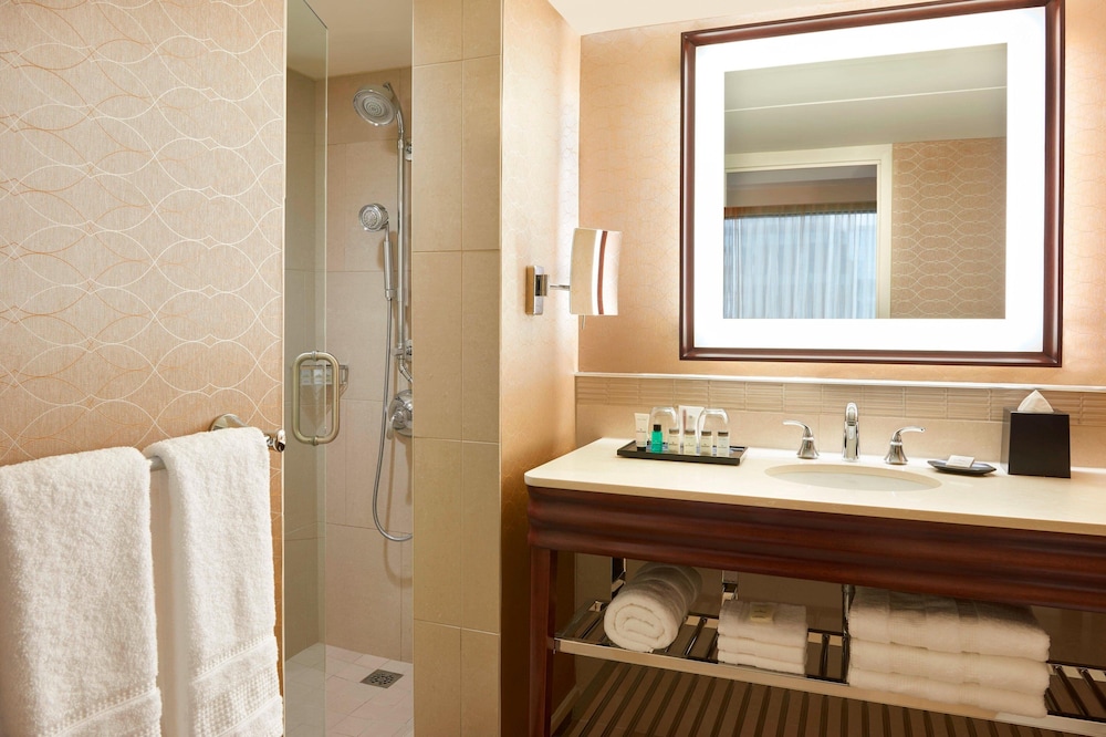 Club Suite, 1 Bedroom - Photo 6