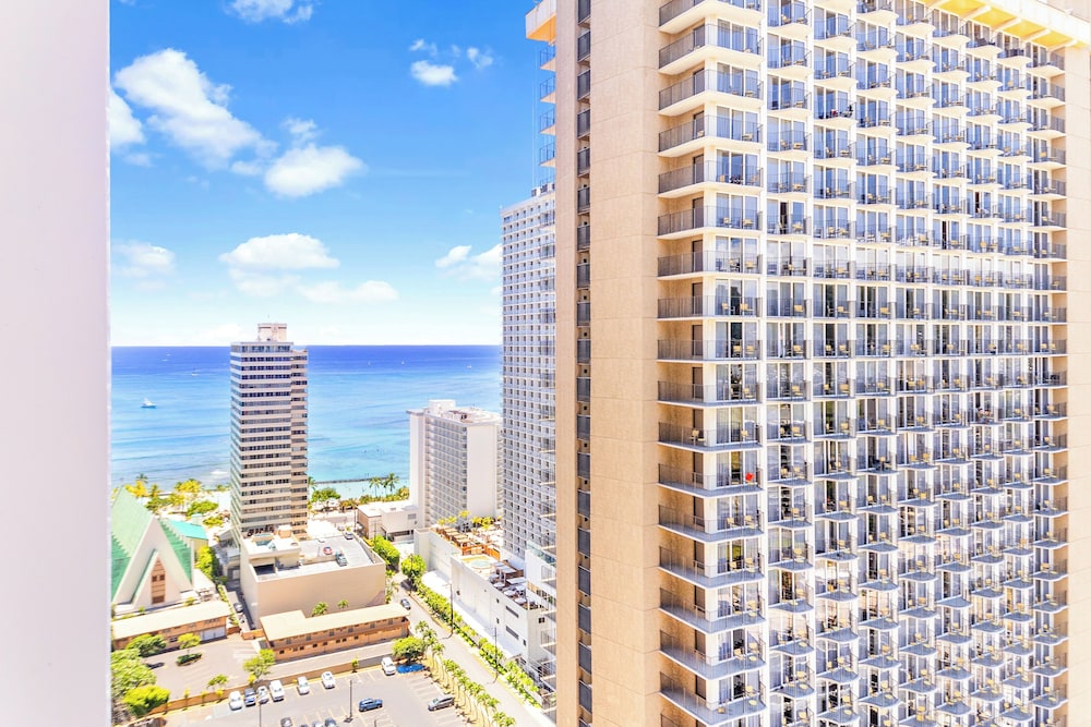 Premium Remodeled Condo with Ocean View and Parking: Premium Condo, 1 King Bed with Sofa bed, Balcony, Partial Ocean View (0136) photo