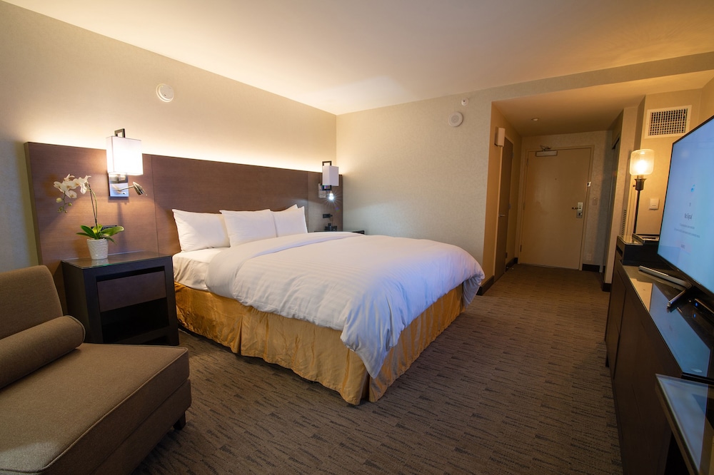 Premium Room, 1 King Bed (Premium Executive King) - Photo 3