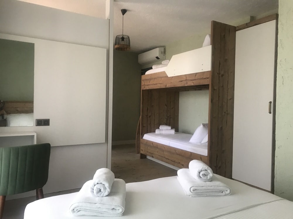 Family Quadruple Room photo 1