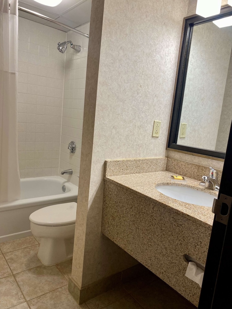 Standard Room, 2 Queen Beds, Accessible, Bathtub - Photo 7