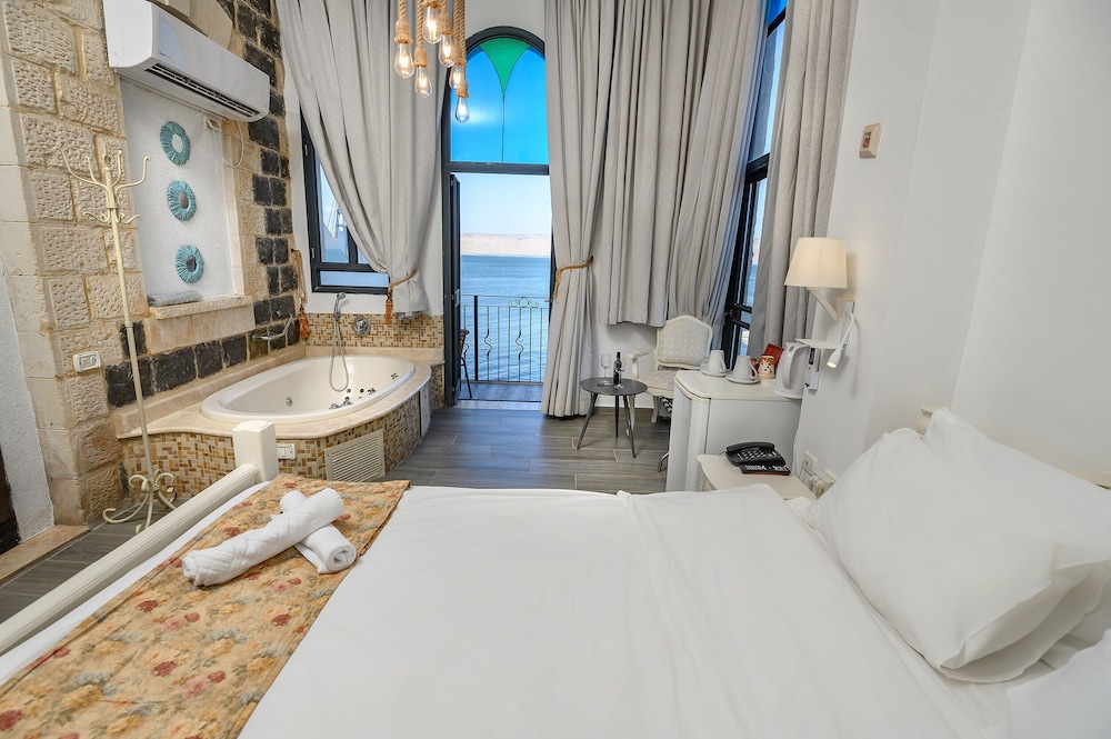 Balcony Suite, Lake View photo 2