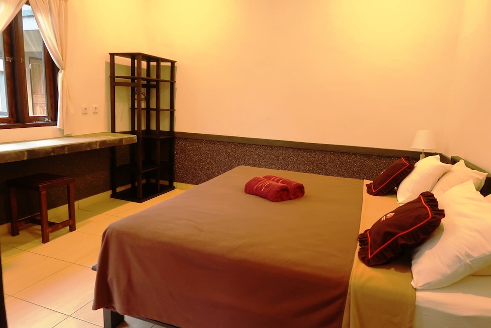 Standard Double Room, 1 Bedroom, Pool View photo 3