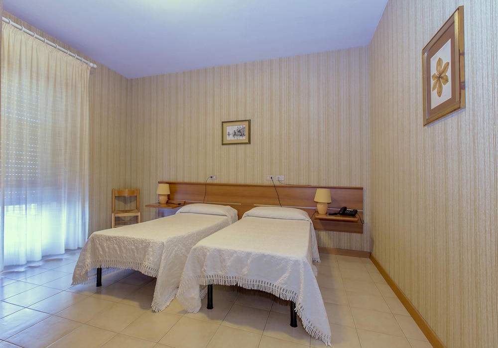 Double or Twin Room - Photo 2