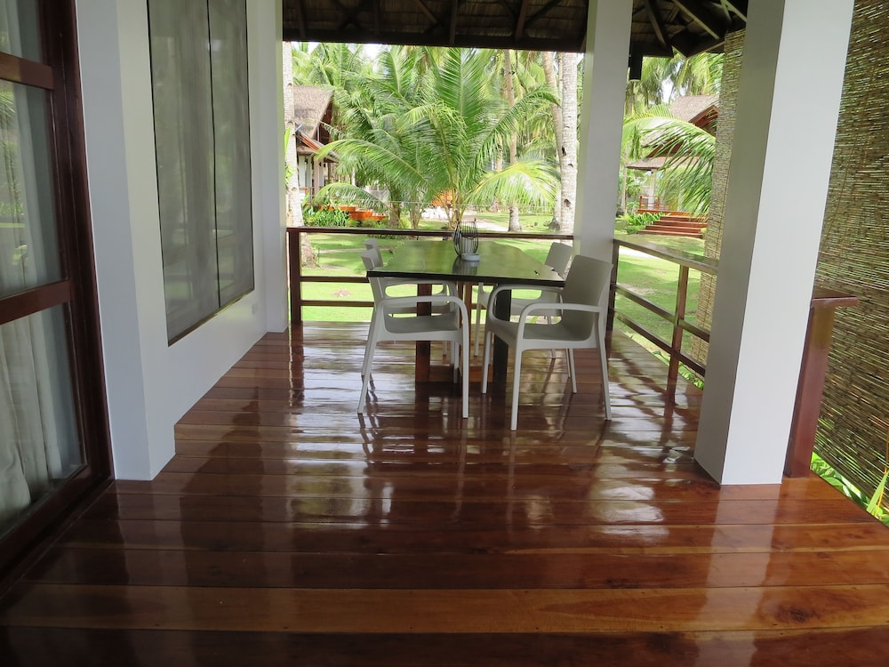 Premier Villa, 1 King Bed, Ocean View, Beachfront photo 3