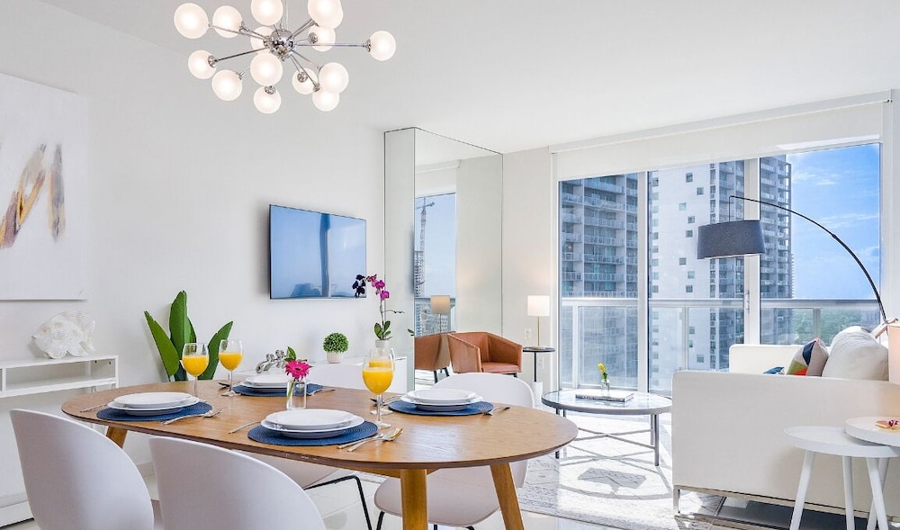 Boutique Apart, 1 King & Sofa Bed, Sauna, River/City Views, Balcony3106