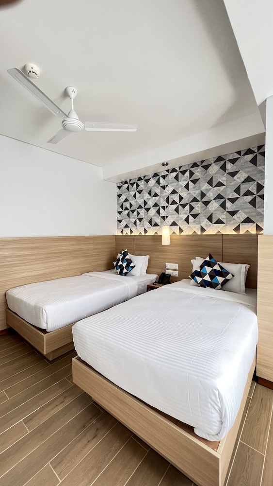 Deluxe Twin Room - Photo 8
