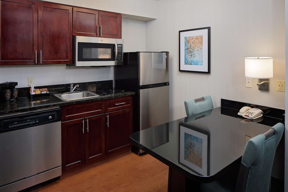 Suite, 1 King Bed, Accessible (Hearing) - Photo 4