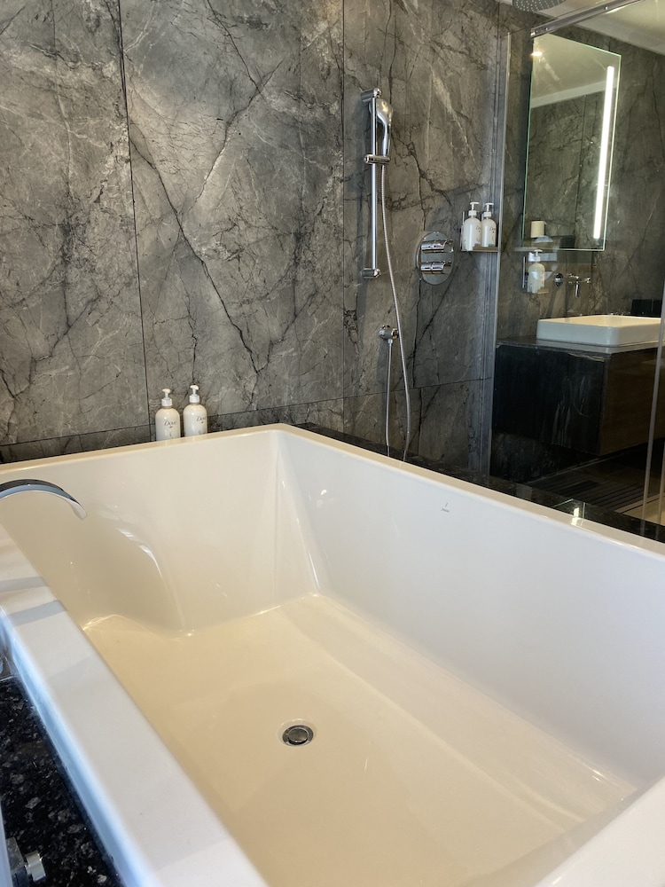 Suite, 1 King Bed, Kitchenette (Dining) - Photo 10