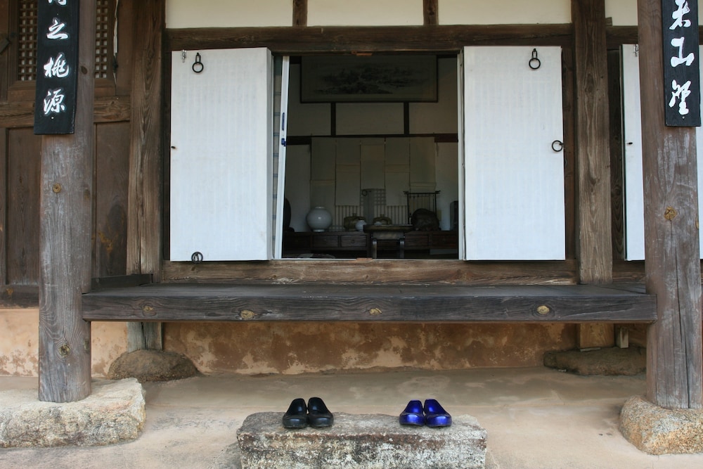 Traditional House (Sarangchae) photo 2