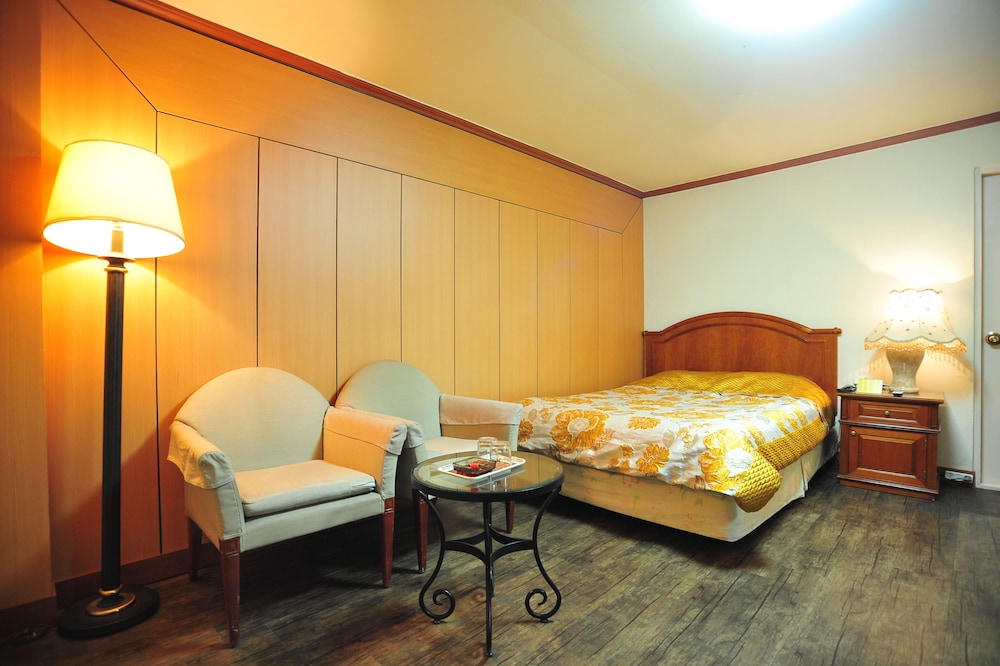 Standard Room photo 2