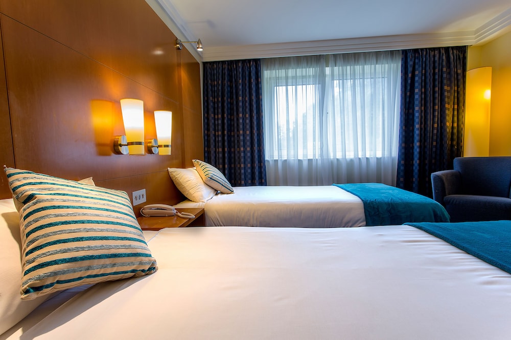 Standard Twin Room - Photo 2