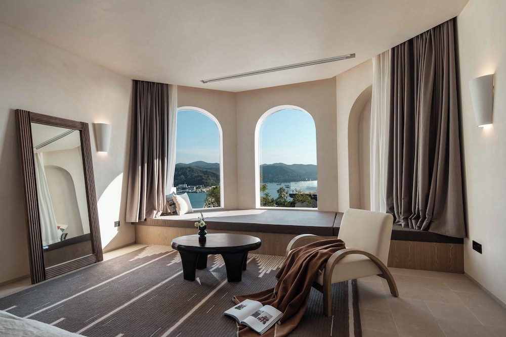 Senior Double Room, 1 Queen Bed, Ocean View