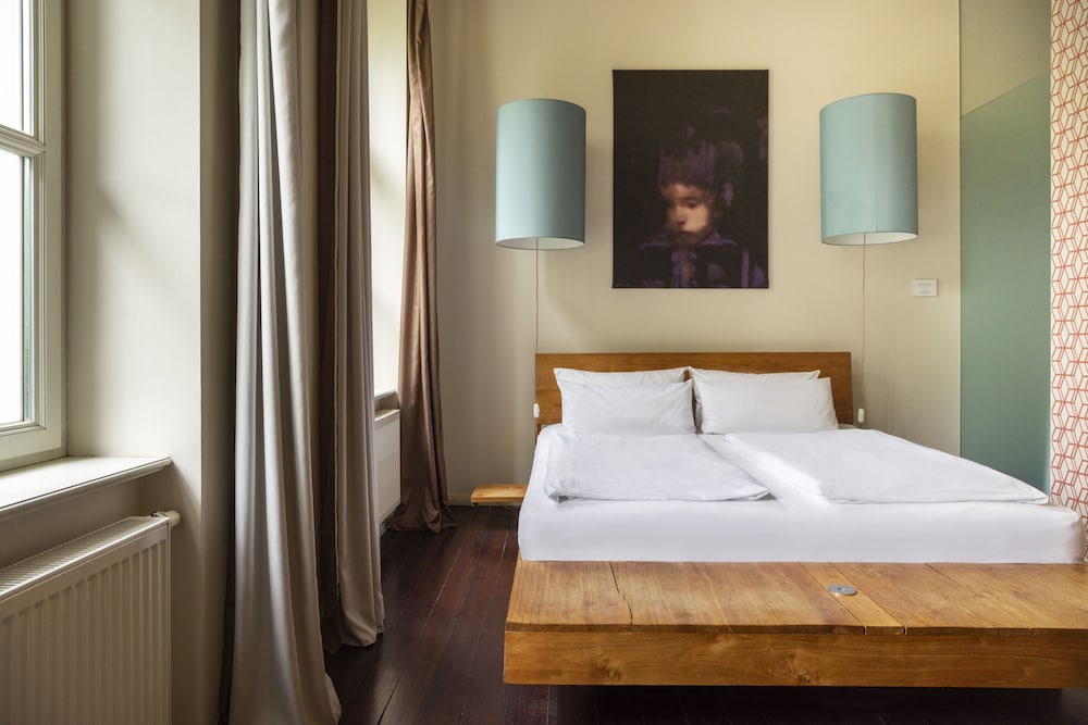 Large Studio, Kitchenette and Balcony photo 1