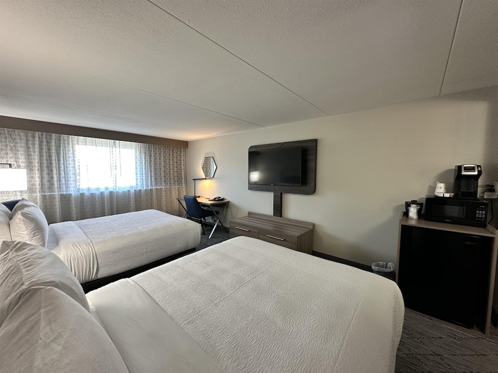 Standard Room, 2 Queen Beds, Non Smoking (Larger Room) - Photo 2