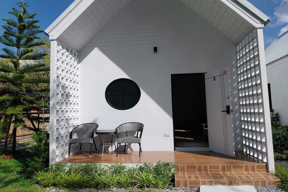 Deluxe Bungalow photo 2
