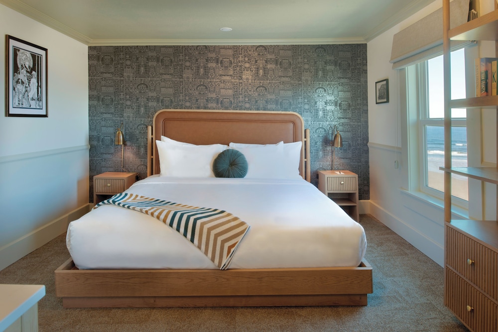 Drama - Oceanview King photo 1