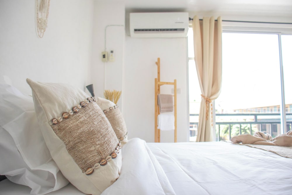 Deluxe Double Room with Bath - Photo 11