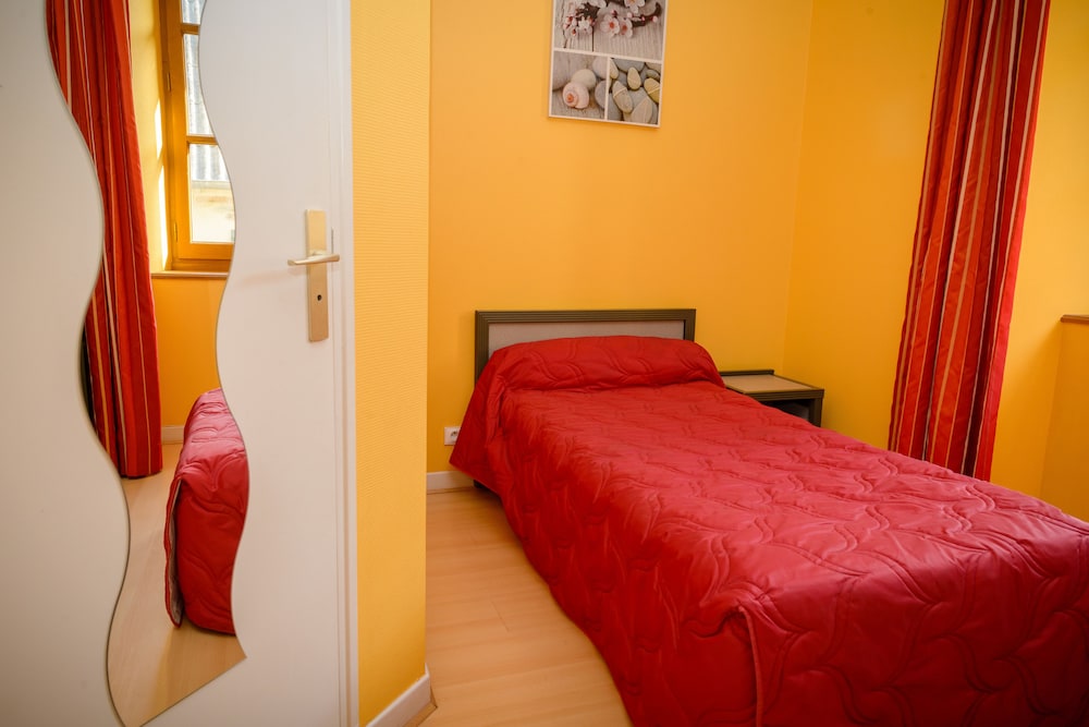 Triple Room, City View photo 2