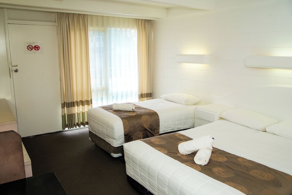 Family Room 5 photo 1