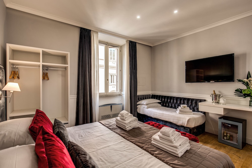 Deluxe Triple Room photo 2
