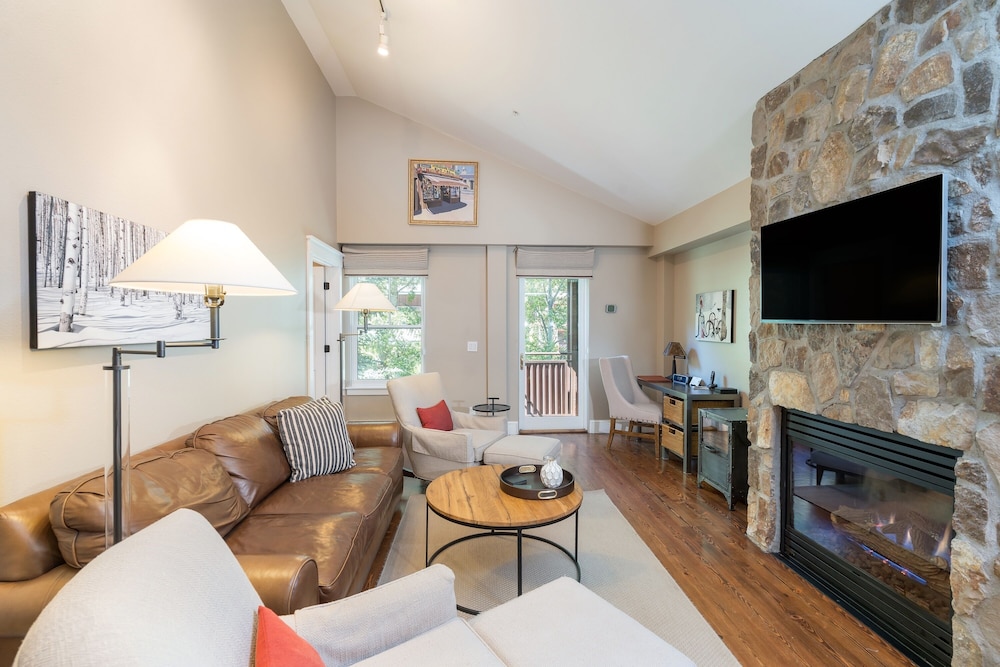Condo, 3 Bedrooms
