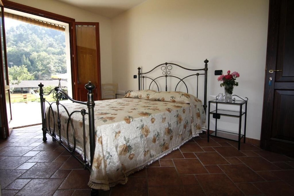 Basic Double Room photo 3