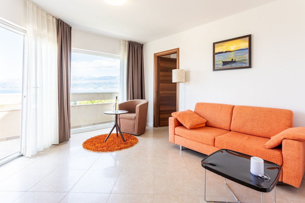 Apartment, 2 Bedrooms, Sea View photo 1