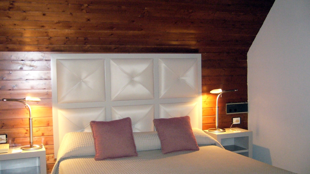 Duplex - Photo 2