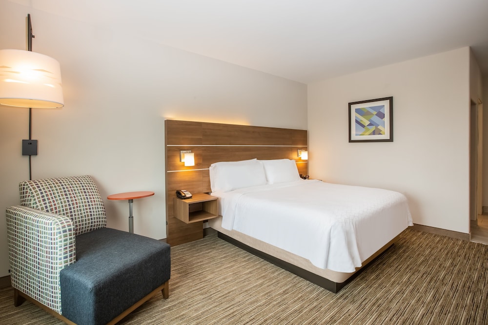 Standard Room, 1 King Bed - Photo 3