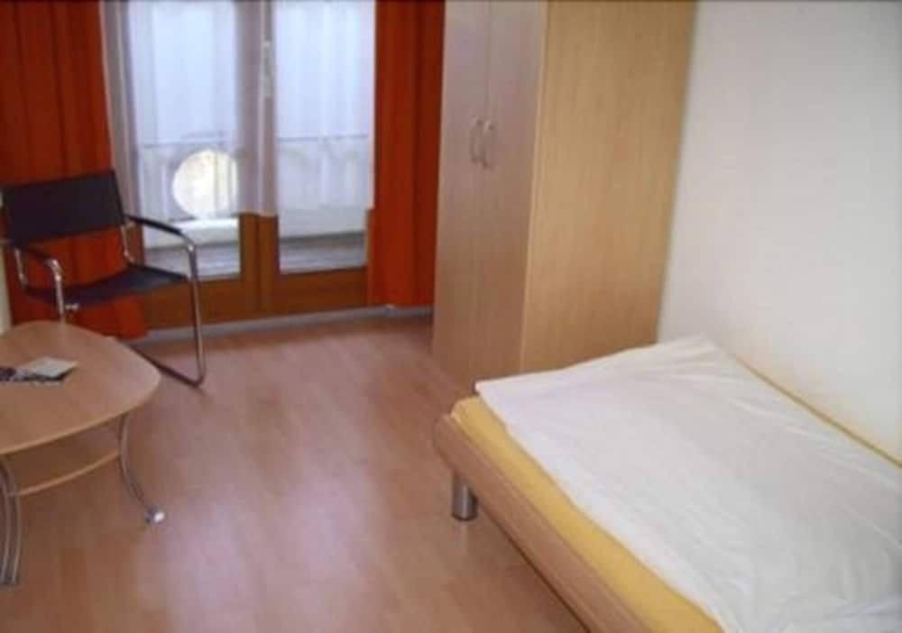 Basic Quadruple Room, 2 Bedrooms photo 2