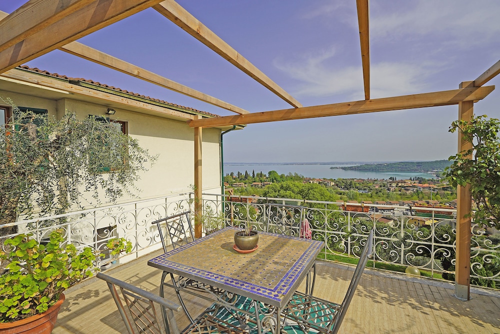Apartment, Lake View