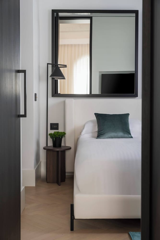 Suite, Annex Building (with private Jacuzzi) - Photo 1
