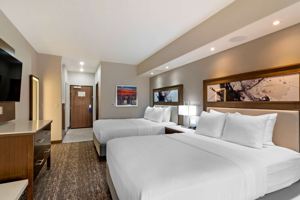 Standard Room, 2 Queen Beds, Non Smoking, Refrigerator & Microwave - Photo 2