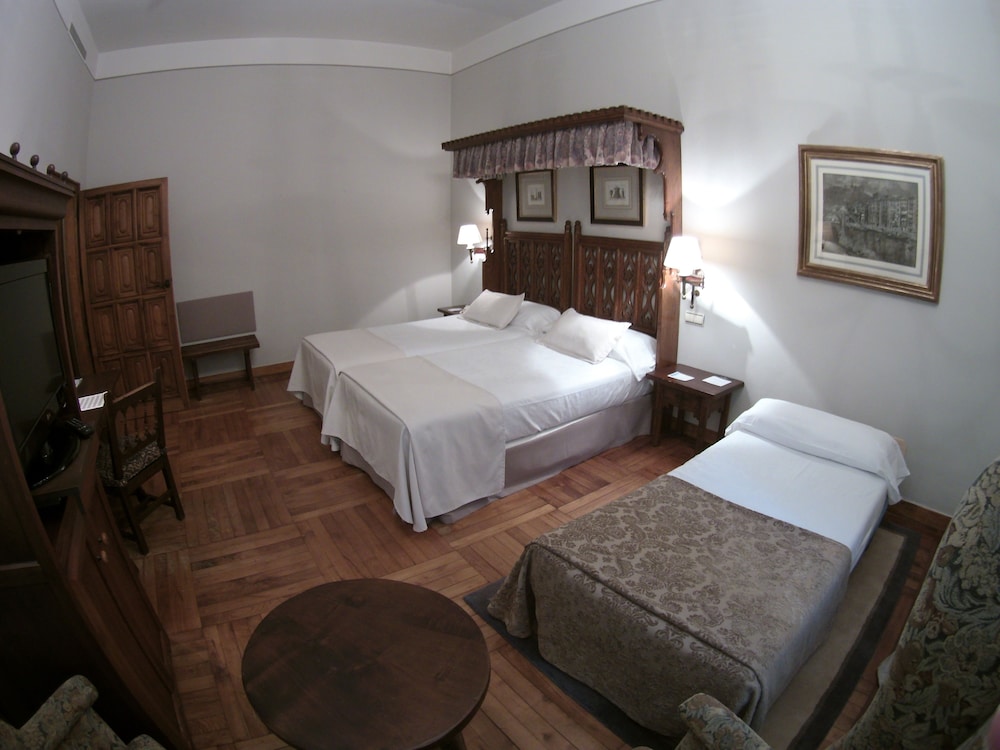 Standard Twin Room (3 Adults) photo 3