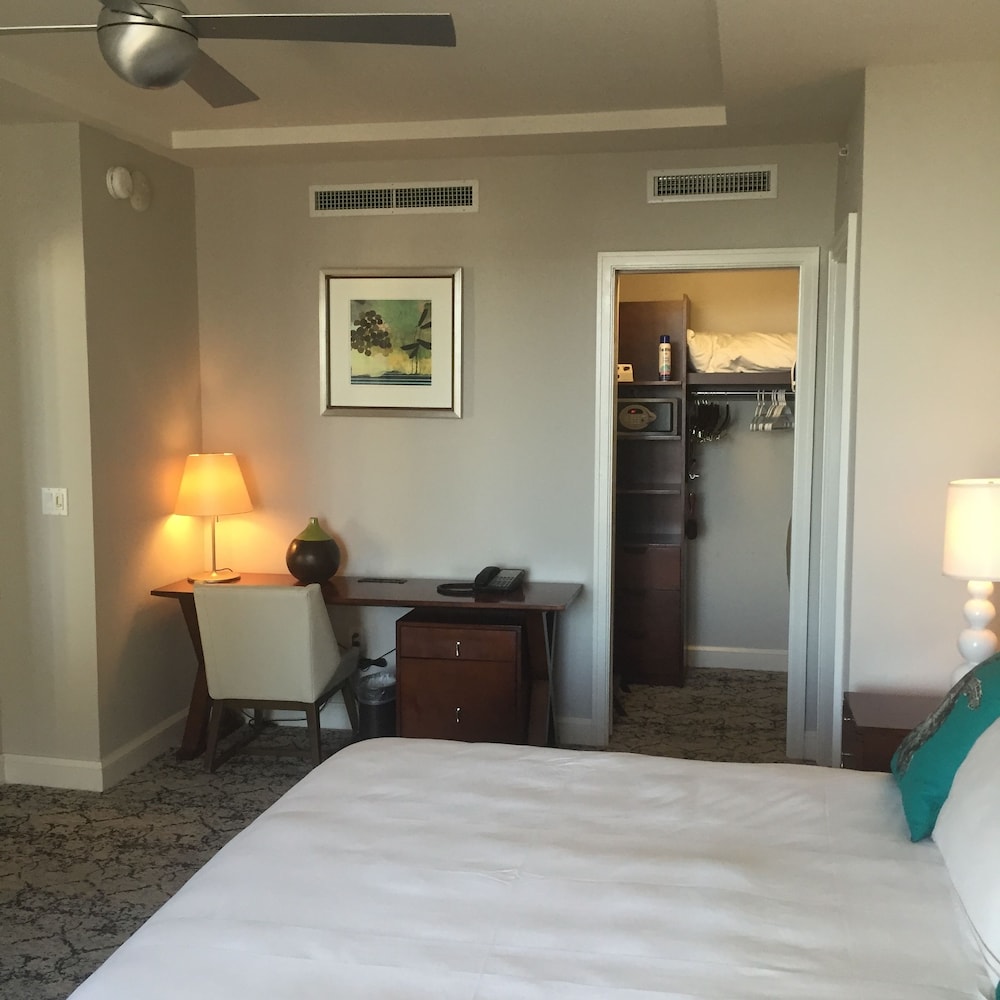 Largest Condo, 2 Bedroom 2 Bath, Ocean View, Exclusive44 ft Terrace+Dining Table,Kitchen,Washer-Drye