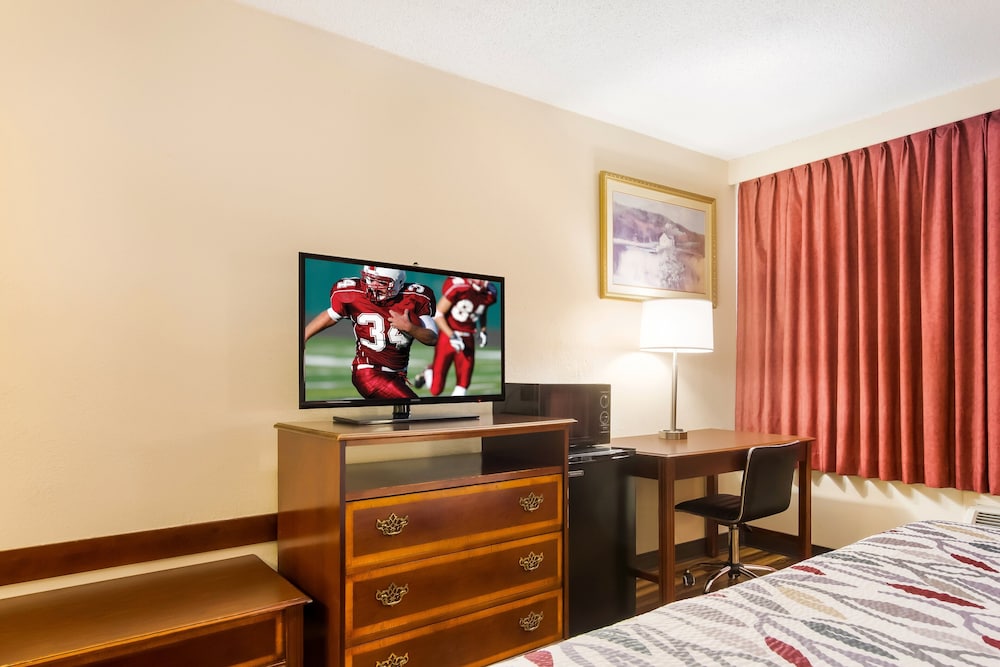 Deluxe Room, 1 King Bed, Non Smoking photo 2