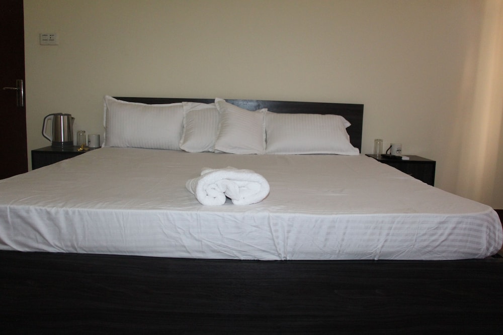 Deluxe Double Room, 1 Queen Bed, Bathtub, Valley View photo 1