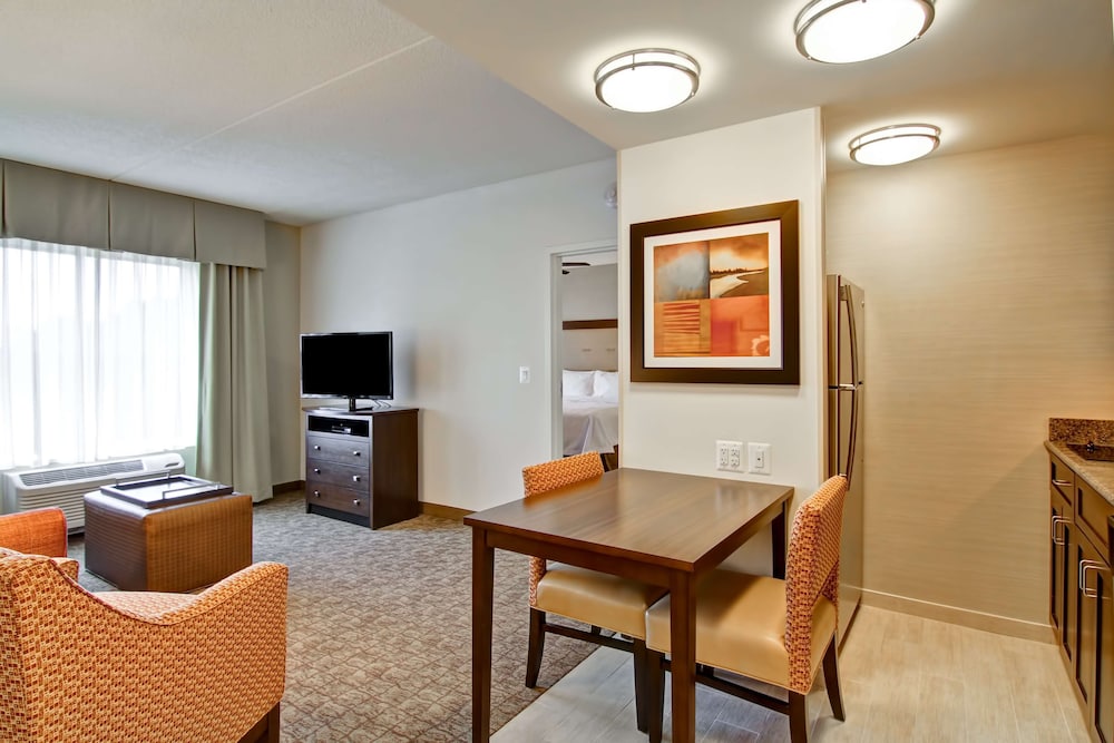 Suite, Accessible, Non Smoking (Roll in Shower) photo 2