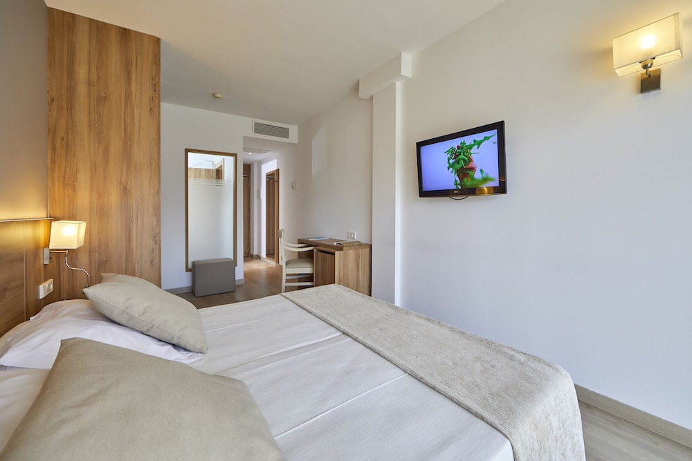 Double Room, Balcony, City View photo 2