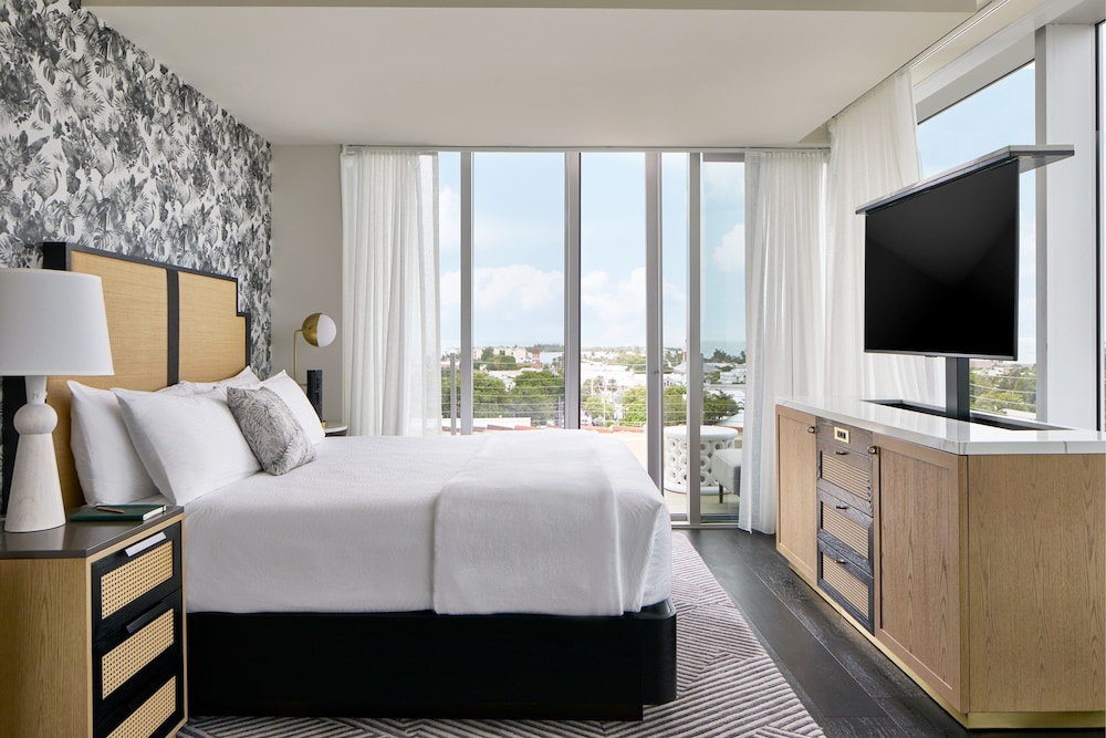 Suite, 1 Bedroom - Photo 9